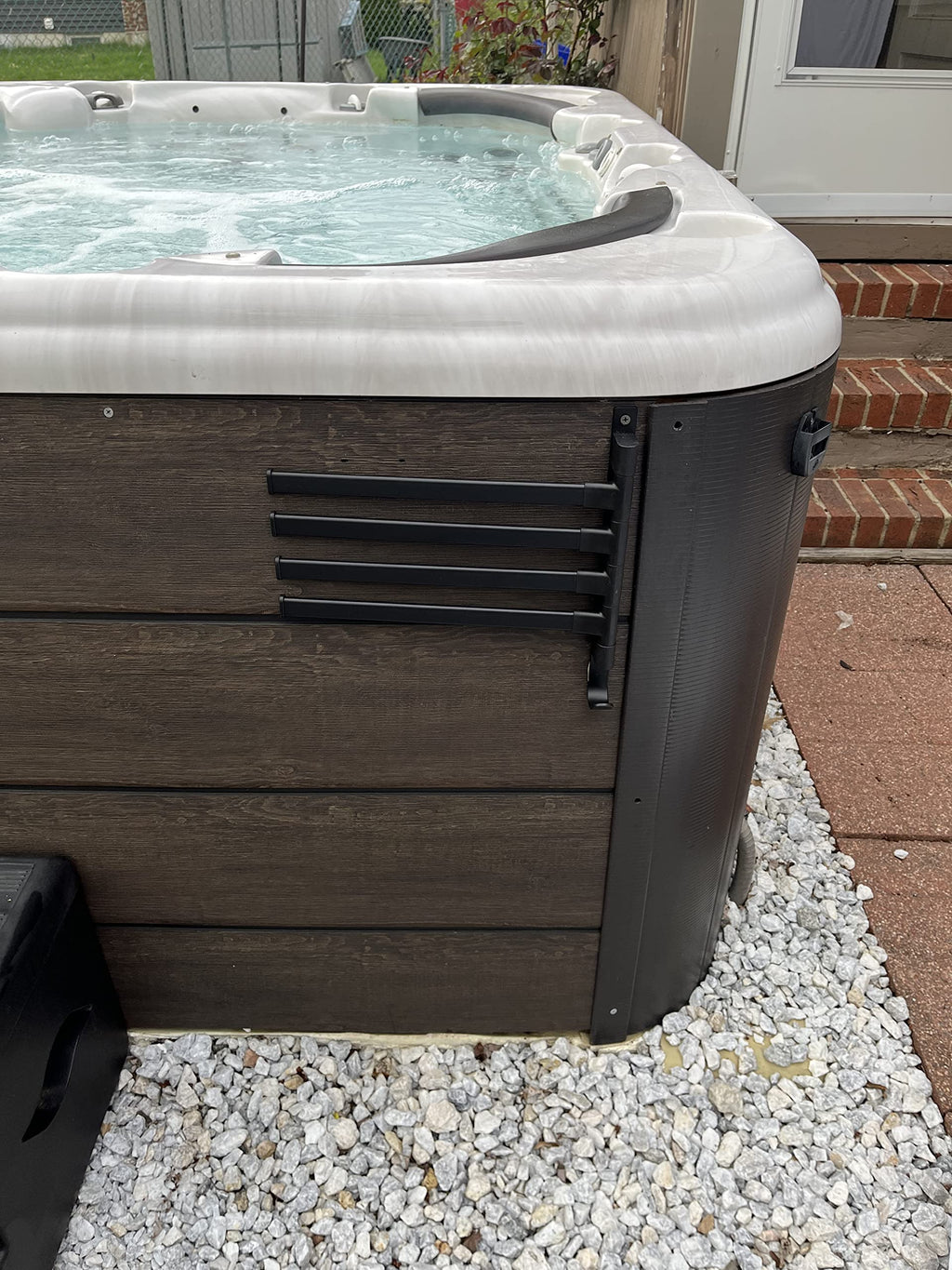 Indoor Outdoor Towel Holder Swing Out Towel Rack with Five Towel Bars for Hot tub, Pool Area, Sauna, Bathroom and Patio